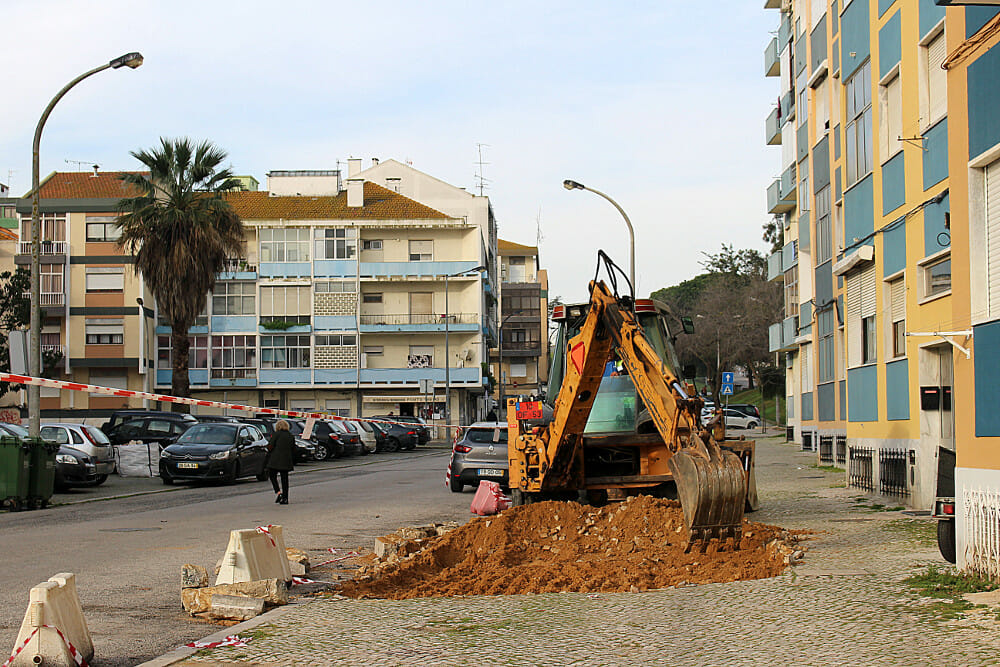 Rua Valverde | Obras criam estacionamento | Foto JFSS