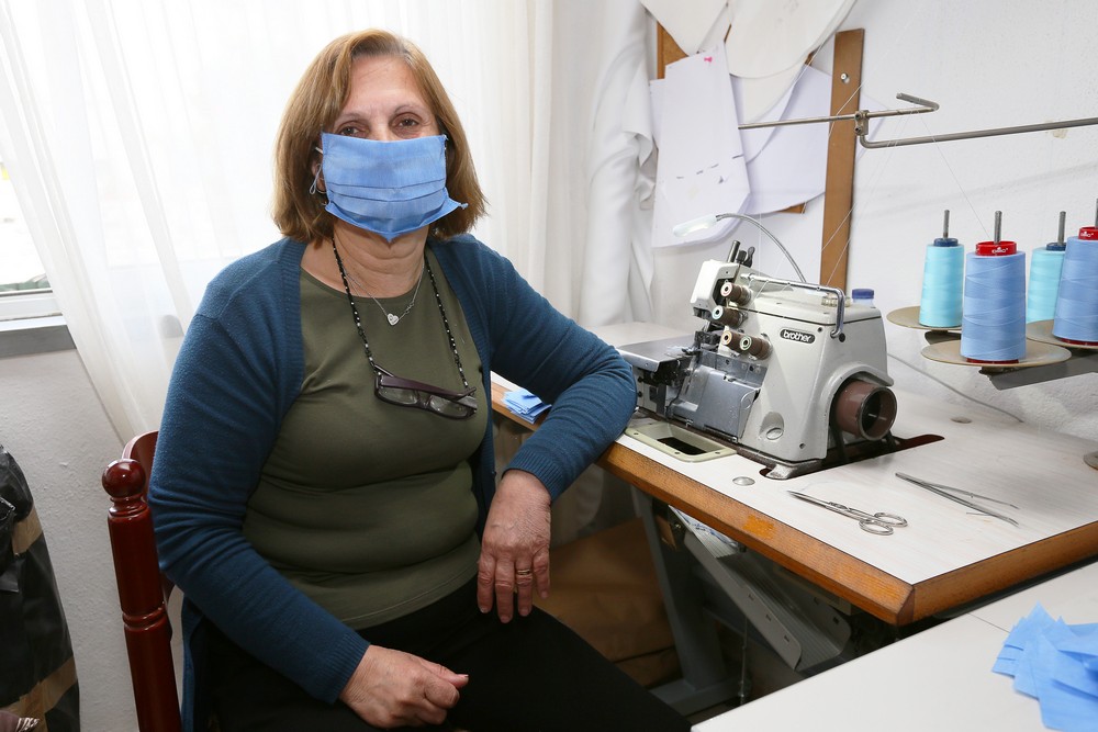Coronavírus Covid-19 | costureiras produzem máscaras para o Centro Hospitalar de Setúbal