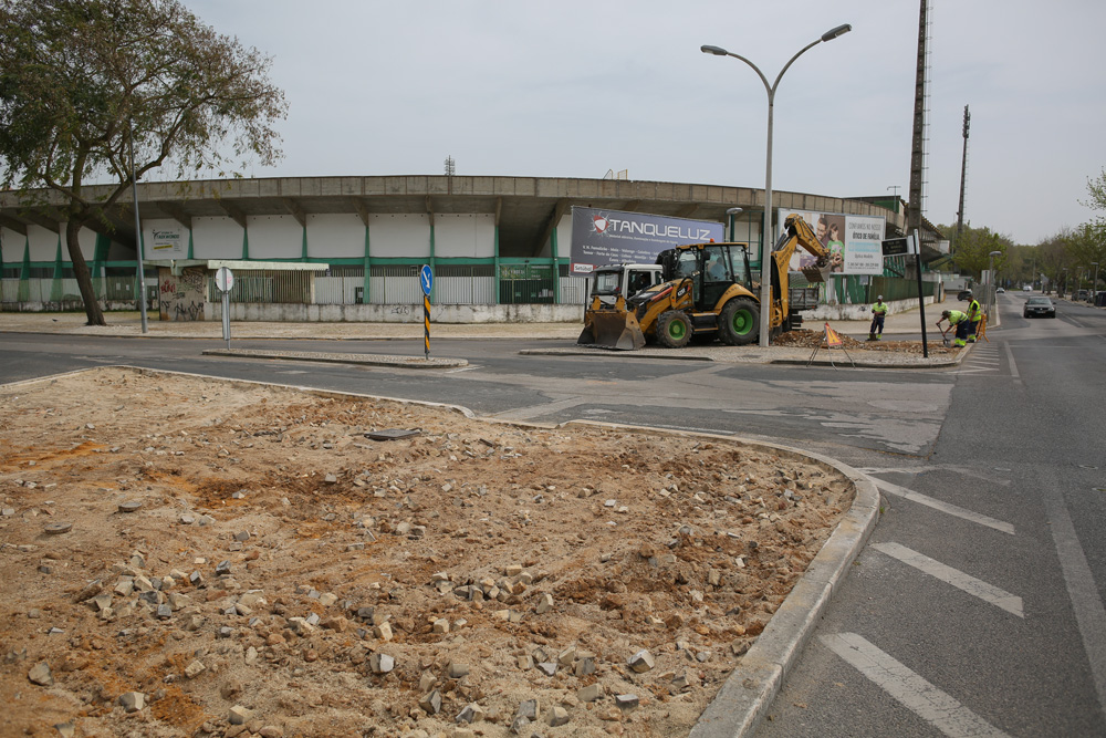 Avenida Dr. António Rodrigues Manito - nova rotunda em construção