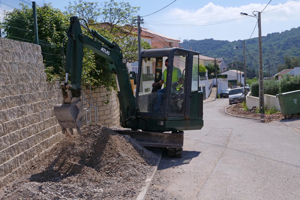 Obras de pavimentação - Rua da Aldeia Grande