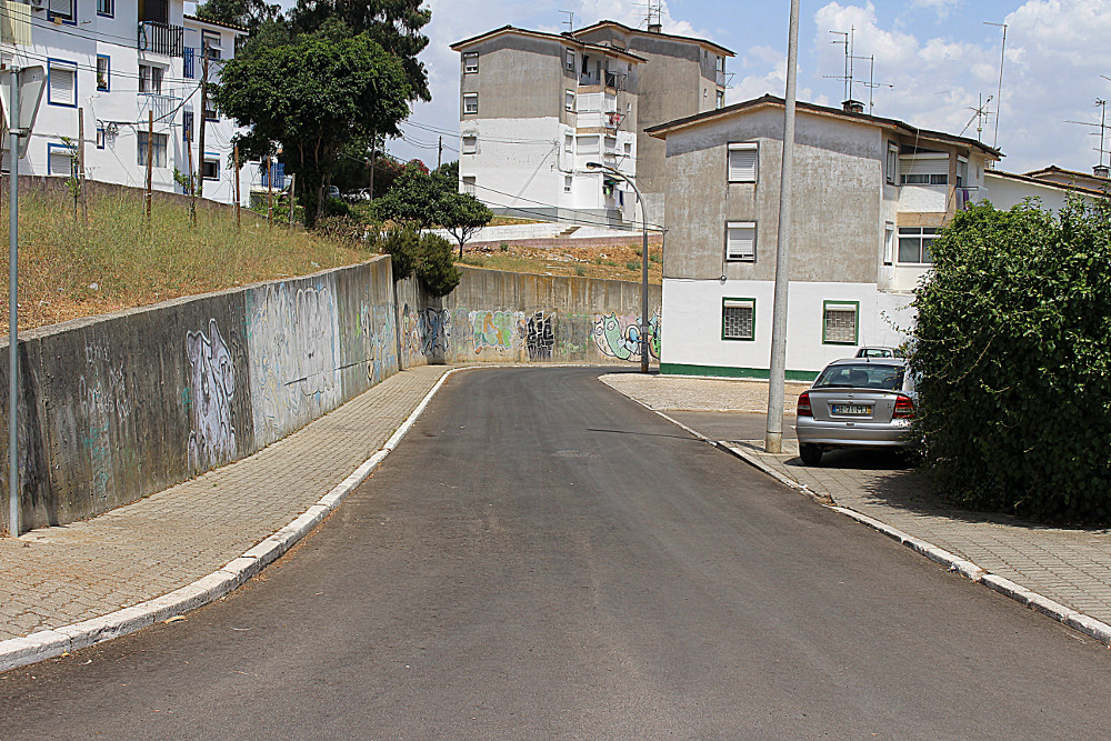 Asfaltamento na Rua Ramalho Ortigão | Foto da Junta de Freguesia de São Sebastião