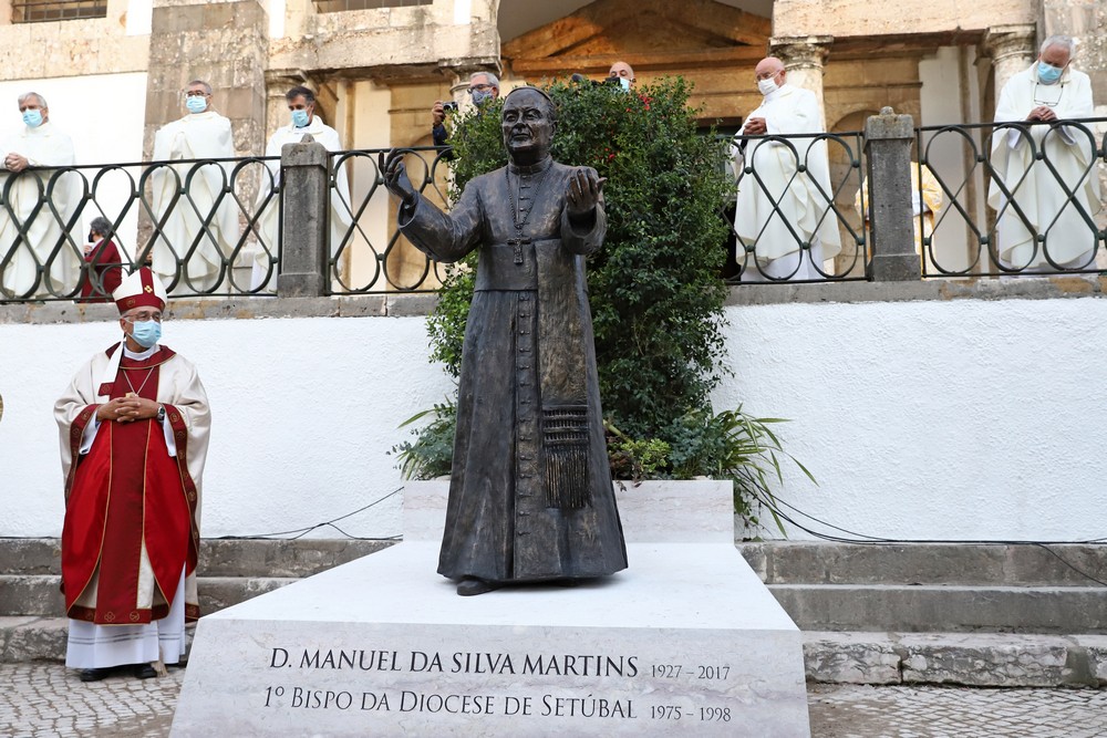 Inauguração: Estátua D. Manuel Martins – Largo de Santa Maria