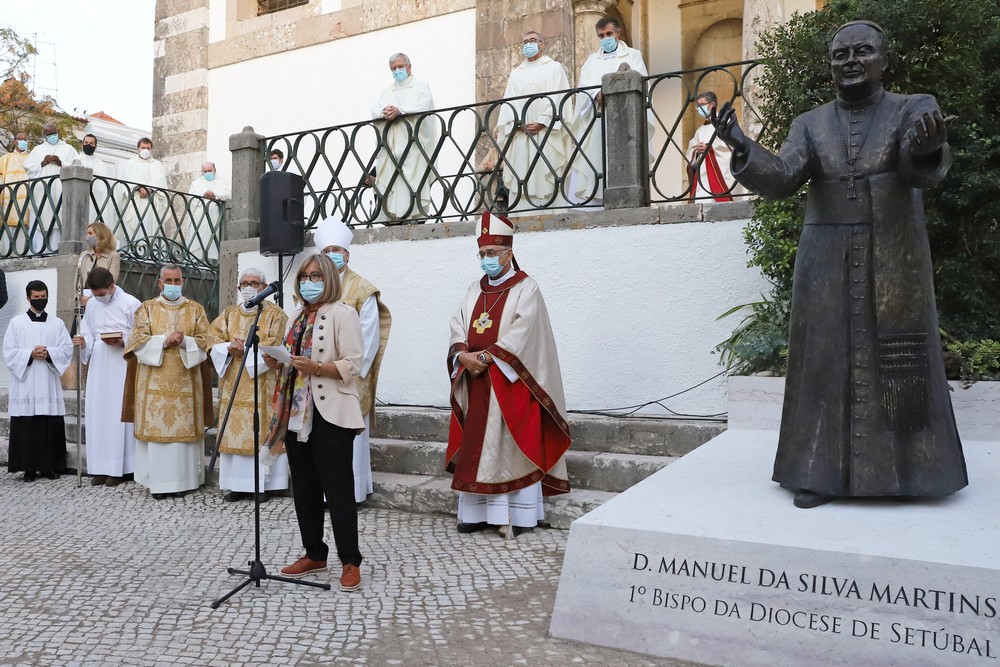 Inauguração: Estátua D. Manuel Martins – Largo de Santa Maria
