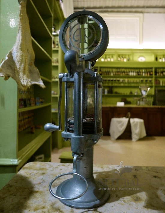 Museu ao Seu Encontro | Máquina de medição de azeite