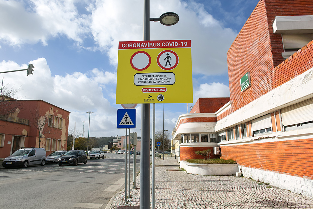 Covid- 19 | Placas de proibição na zona Ribeirinha - restrições ao trânsito