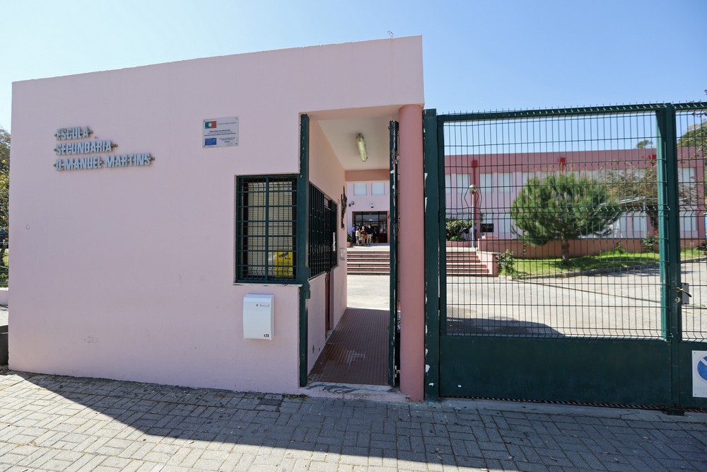 Remoção de coberturas em fibrocimento | Executivo municipal visita escolas - D. Manuel Martins