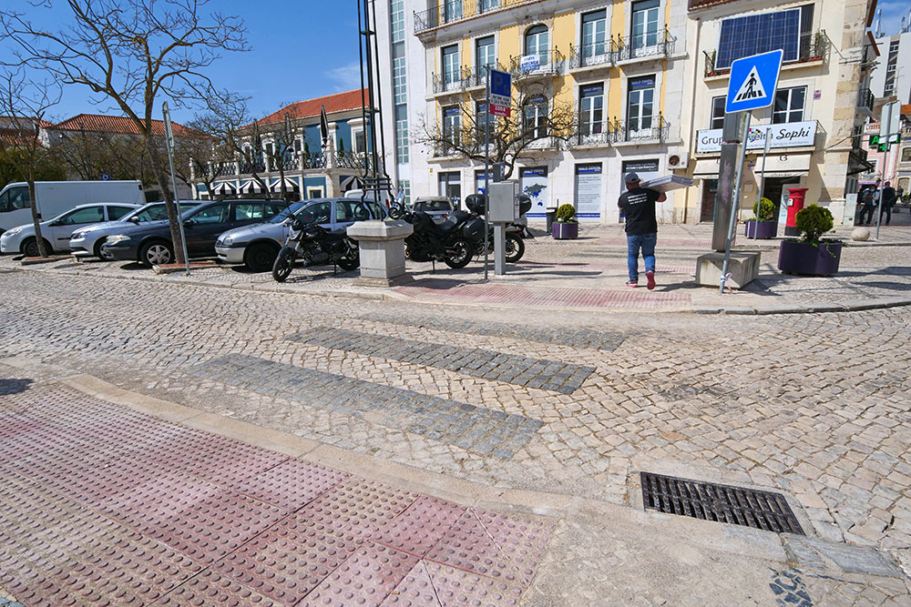 Rebaixamento de passadeiras na Praça de Bocage