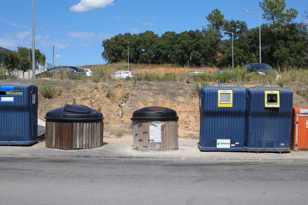 Contentores de resíduos orgânicos - Rua das Caravelas