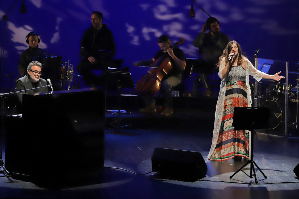 Atuação de Sofia Escobar no concerto de Renato Júnior | Uma Mulher não Chora