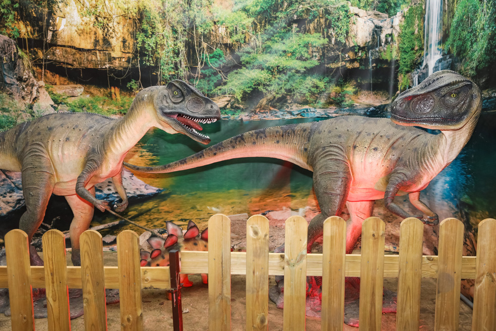 A exposição "O Mundo dos Dinossauros", patente entre 11 de dezembro e 9 de janeiro, no Largo José Afonso, integra o Setúbal Christmas Fest 2021