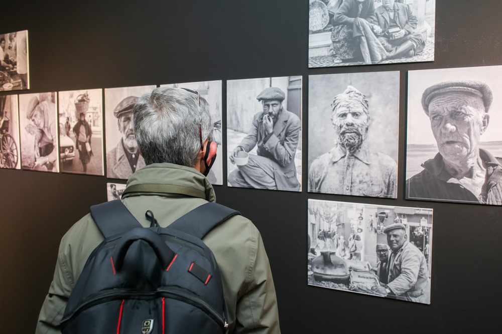 A exposição "40 Anos, 40 Imagens - Típicas de Setúbal", com fotografias de Fernando Pinho, está patente no Museu de Trabalho Michel Giacometti