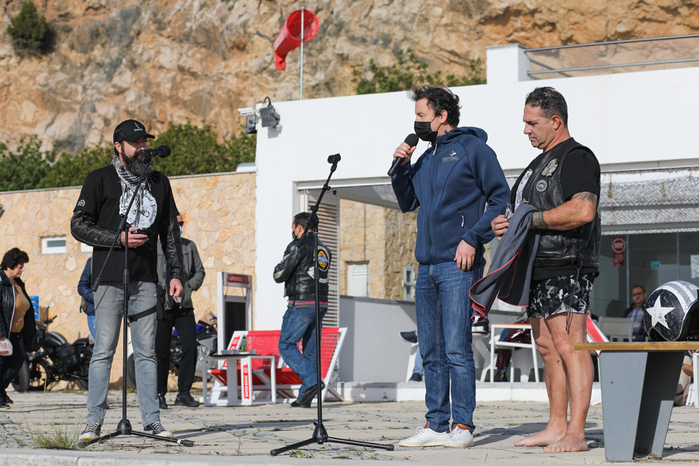 O Mergulho Motard Solidário, realizado n dia 1 de janeiro, na Praia da Figueirinha, visou angariar fundos para a Associação Nacional de Cuidadores Informais
