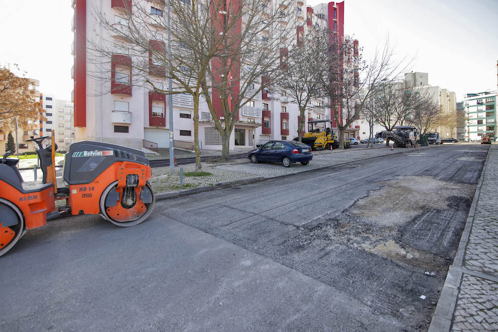 Obras de repavimentação melhoram as condições de circulação rodoviária e pedonal na Rua de Badajoz
