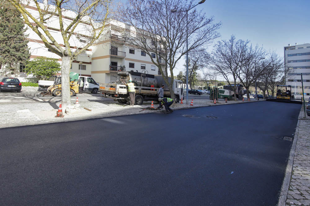 Obras de repavimentação melhoram as condições de circulação rodoviária e pedonal na Rua de Badajoz