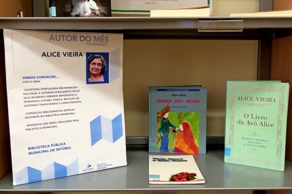 Alice Vieira é a escritora em destaque no ciclo Autor do Mês com uma exposição biográfica patente na Biblioteca Pública Municipal de Setúbal