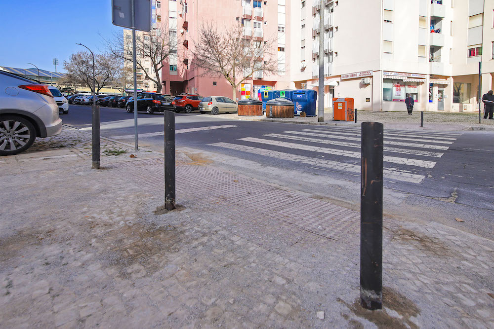 Rebaixamento de passadeiras melhora as condições de circulação pedonal na Rua Amílcar Cabral