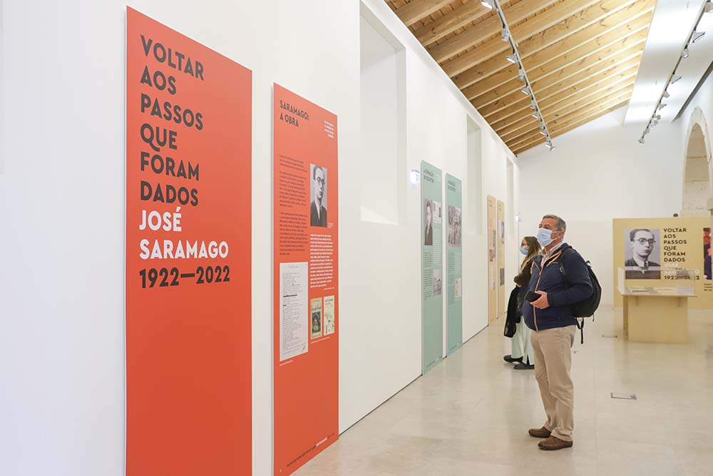 Centenário de José Saramago | Exposição "Voltar aos passos que foram dados"