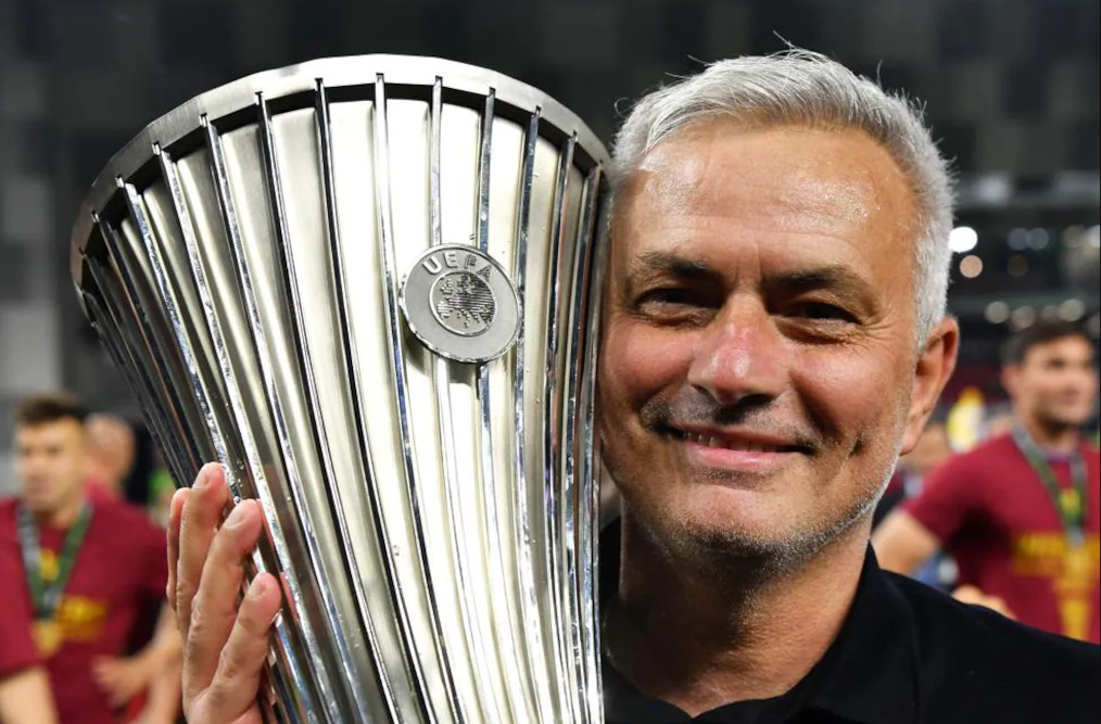 José Mourinho conquista Liga Conferência