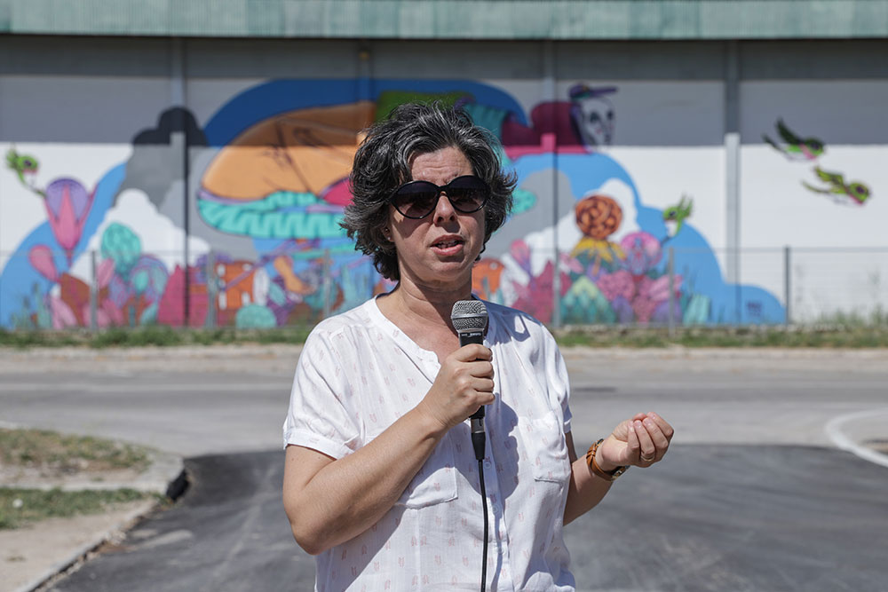 Alterações climáticas. Pintura de mural na EB Barbosa du Bocage. Vice-presidente Carla Guerreiro.