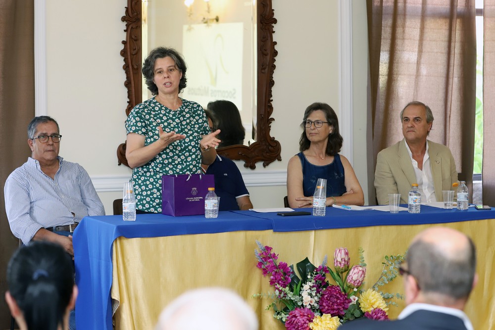 Vice-presidente da Câmara Municipal, Carla Guerreiro, discursa na sessão solene das comemorações do 134.º aniversário da Associação de Socorros Mútuos Setubalense.
