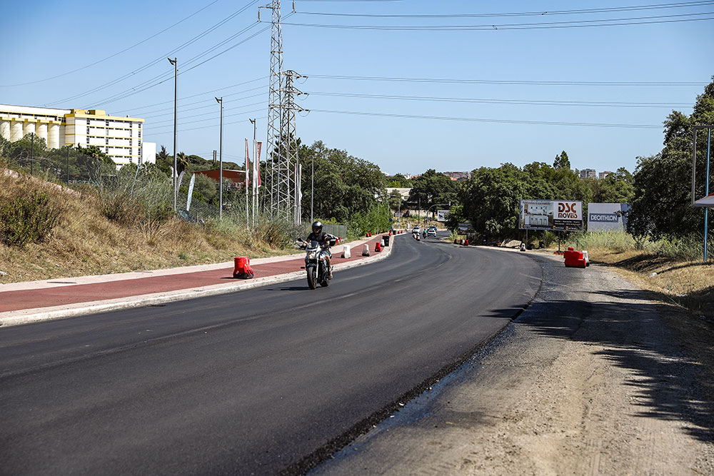 Repavimentação de troço da Estrada dos Ciprestes.