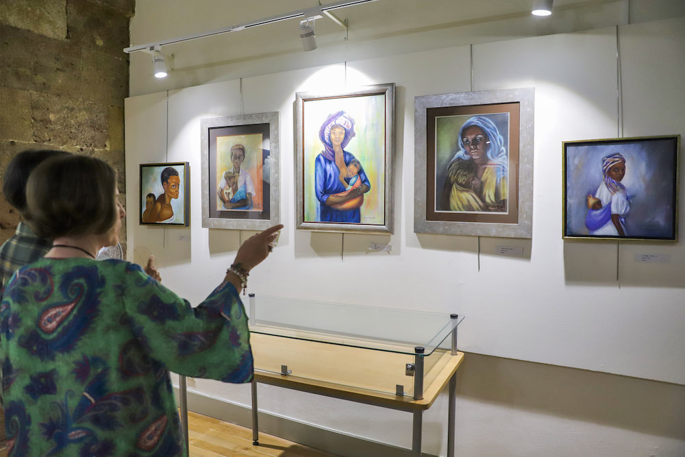 Exposição de pintura "As Minhas Escolhas", de Margarida Parada Cagica Pinto, na Biblioteca Municipal.