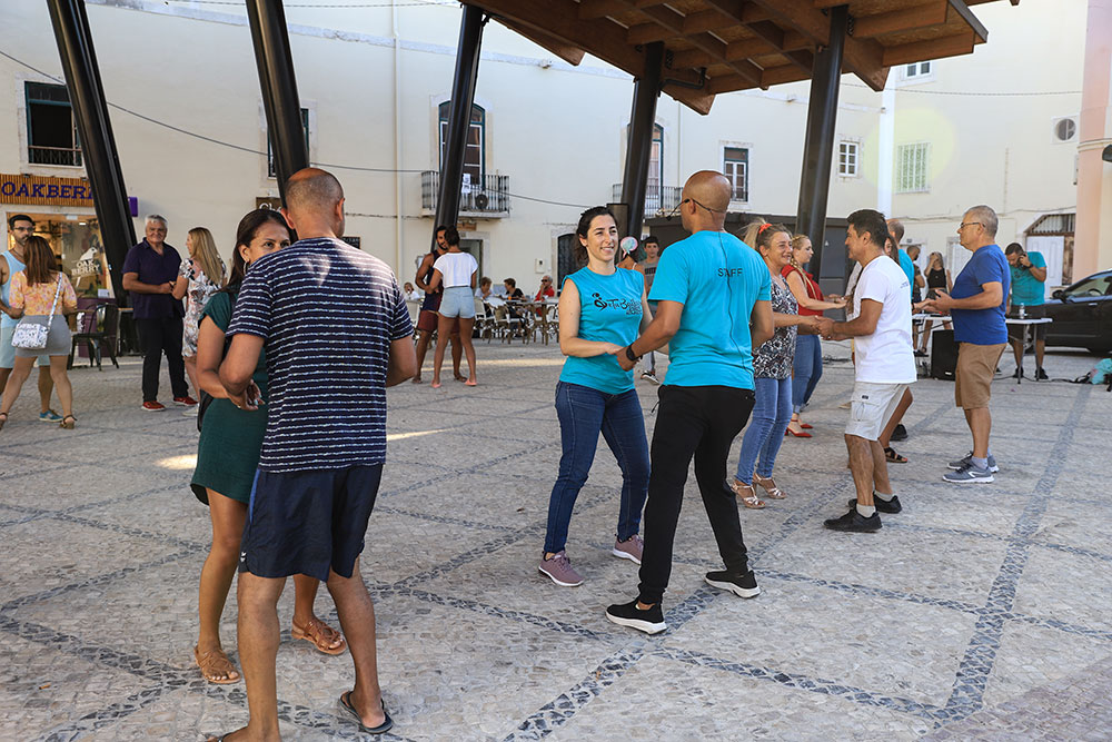 Ritmos afrolatinos dançam na Praça de Bocage