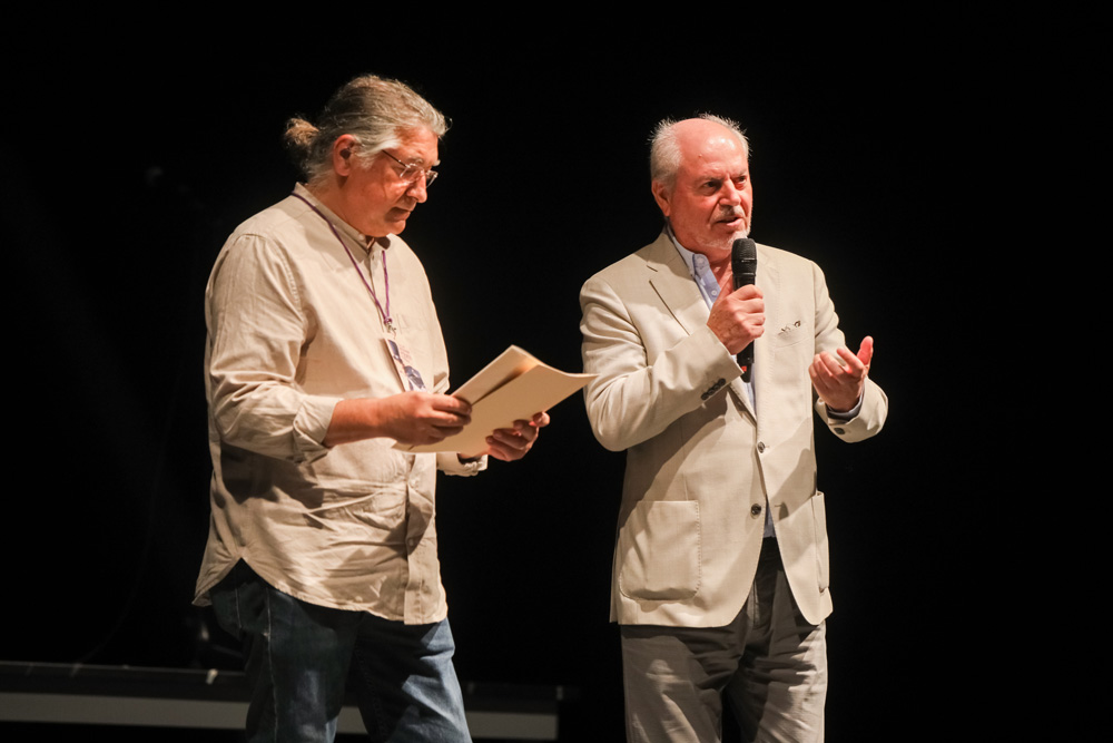 Presidente da Cãmara, André Martins, e diretor artístico do Teatro Estúdio Fontenova, José Maria Dias, no encerramento da Festa do Teatro 2022.