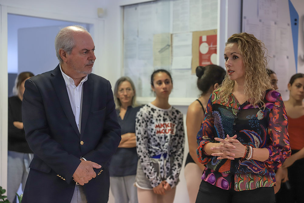 Presidente da Câmara, André Martins, e diretora da Academia de Dança Contemporânea de Setúbal, Iolanda Rodrigues, no dia do 40.º aniversário da instituição.