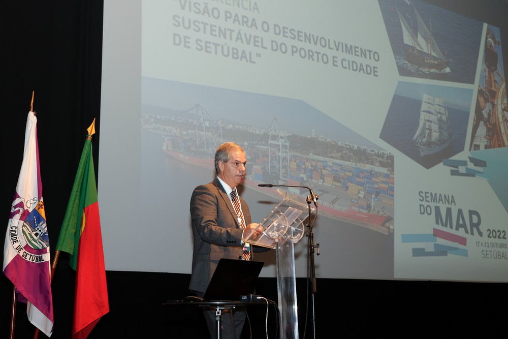 Semana do Mar - administrador da APSS Carlos Correia discursa na abertura da conferência “Visão para o desenvolvimento sustentável do porto e cidade de Setúbal”.