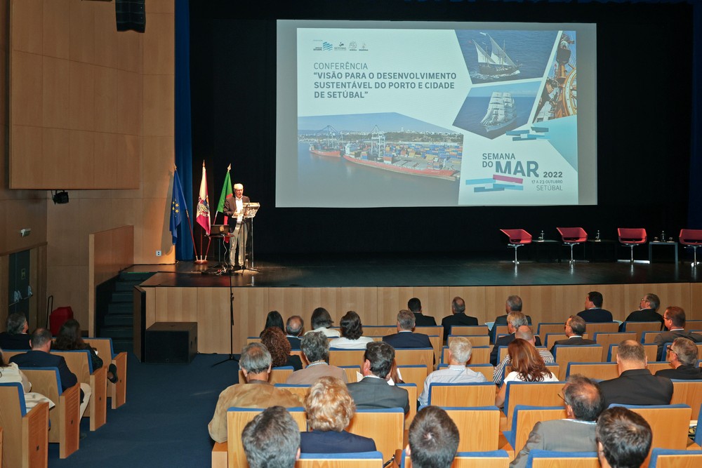 Semana do Mar - presidente da Câmara Municipal, André Martins, discursa na abertura da conferência “Visão para o desenvolvimento sustentável do porto e cidade de Setúbal”.