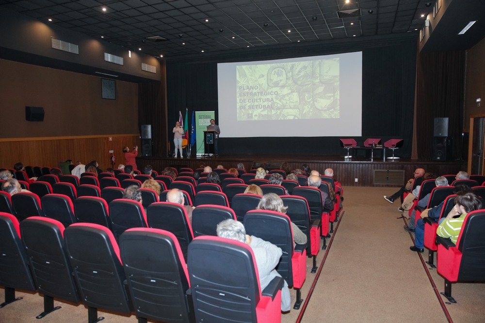 Conferência Municipal de Cultura, Sessão Plenária, no Cinema Charlot - Auditório Municipal.