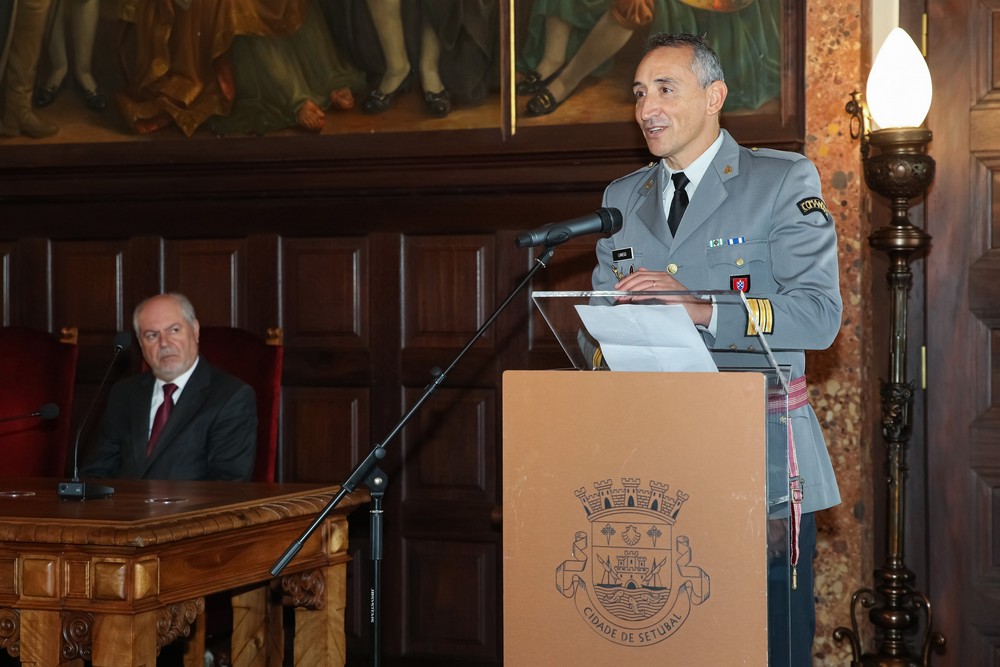 Comandante da CBSS, tenente-coronel Paulo Lamego, na cerimónia do compromisso de honra da escola de recrutas de 2021 da Companhia de Bombeiros Sapadores de Setúbal.
