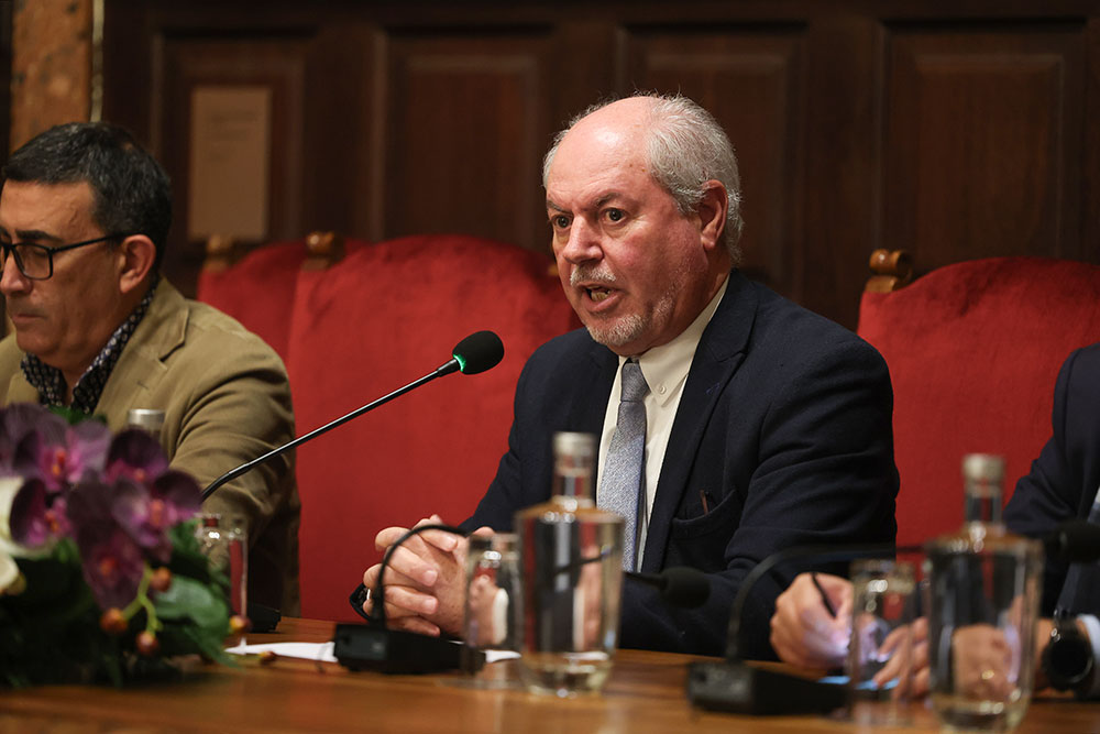 O presidente da Câmara Municipal de Setúbal, André Martins, no Fórum Intermunicipal da Saúde, que se reuniu em 19 de dezembro de 2022 no Salão Nobre dos Paços do Concelho.