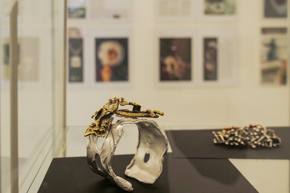 Exposição de joias de Alberto Gordillo na Casa da Cultura