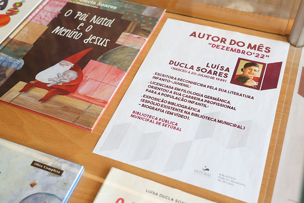 Exposição biobibliográfica dedicada à escritora Luísa Ducla Soares na Biblioteca Pública Municipal, no âmbito do projeto municipal “Autor do Mês”.