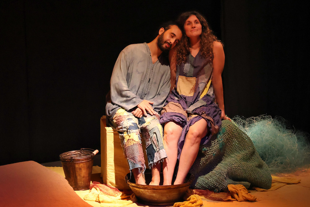 Teatro Animação de Setúbal estreou “Mar Me Quer”, peça baseada no texto homónimo de Mia Couto.