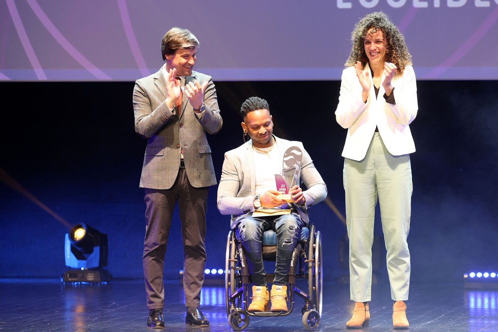 Euclides Soares, campeão da Europa e do Mundo em andebol em cadeira de rodas, recebeu o Prémio Atleta de Desporto Adaptado masculino na sétima Gala do Desporto de Setúbal, entregue pela vereadora Rita Carvalho.
