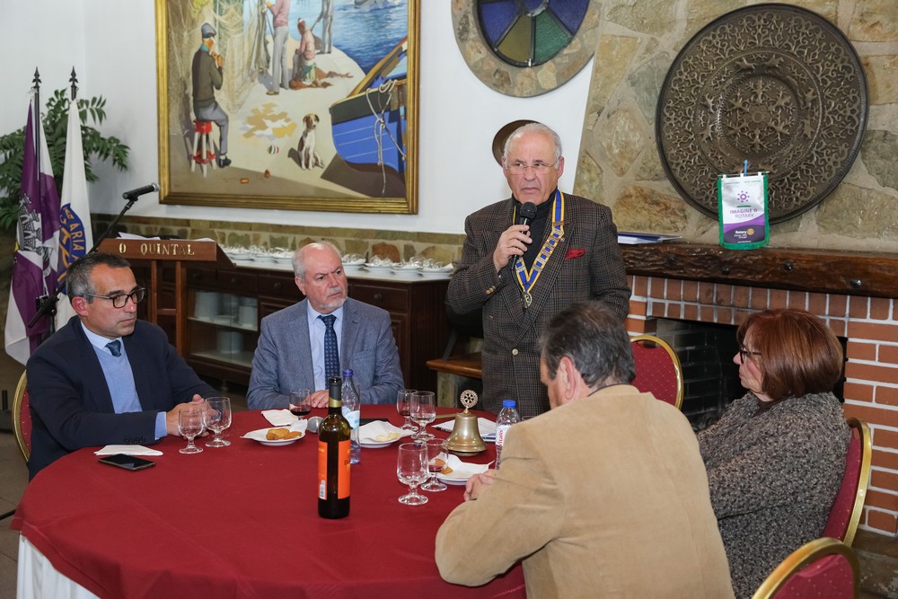 Presidentes da Câmara, André Martins, e do Rotary Club de Setúbal, Frederico Nascimento, no jantar-conferência do Rotary Club de Setúbal.