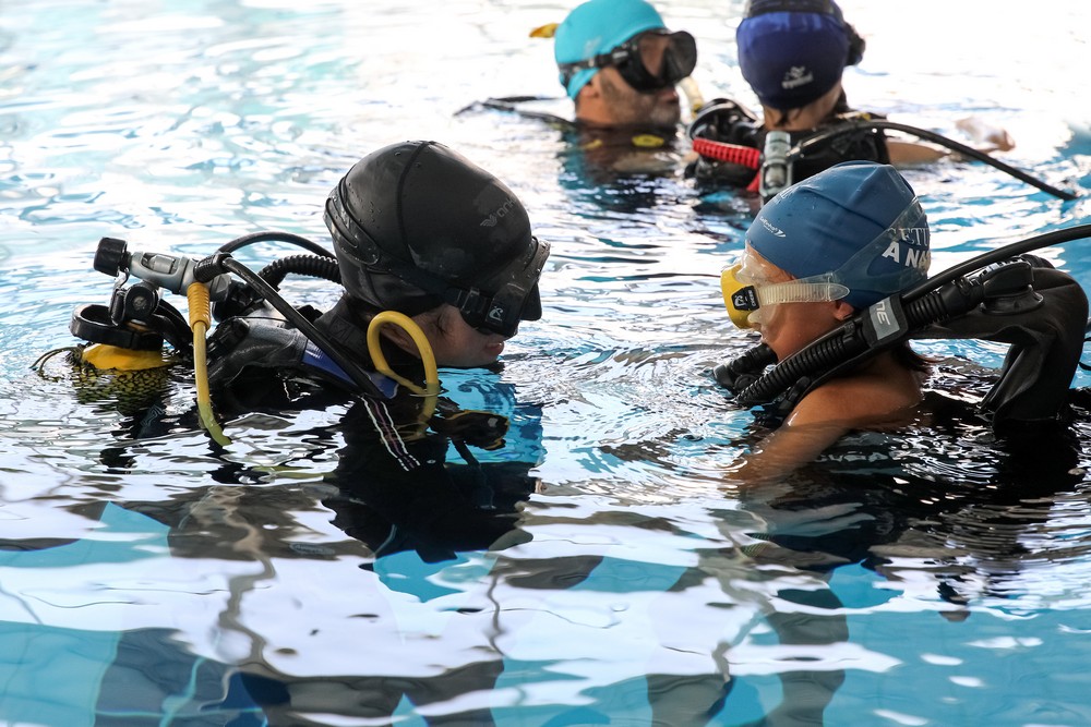 Batismo de mergulho na segunda atividade do Kids Dive 2022/2023, que envolve 120 alunos de quatro escolas de Setúbal.