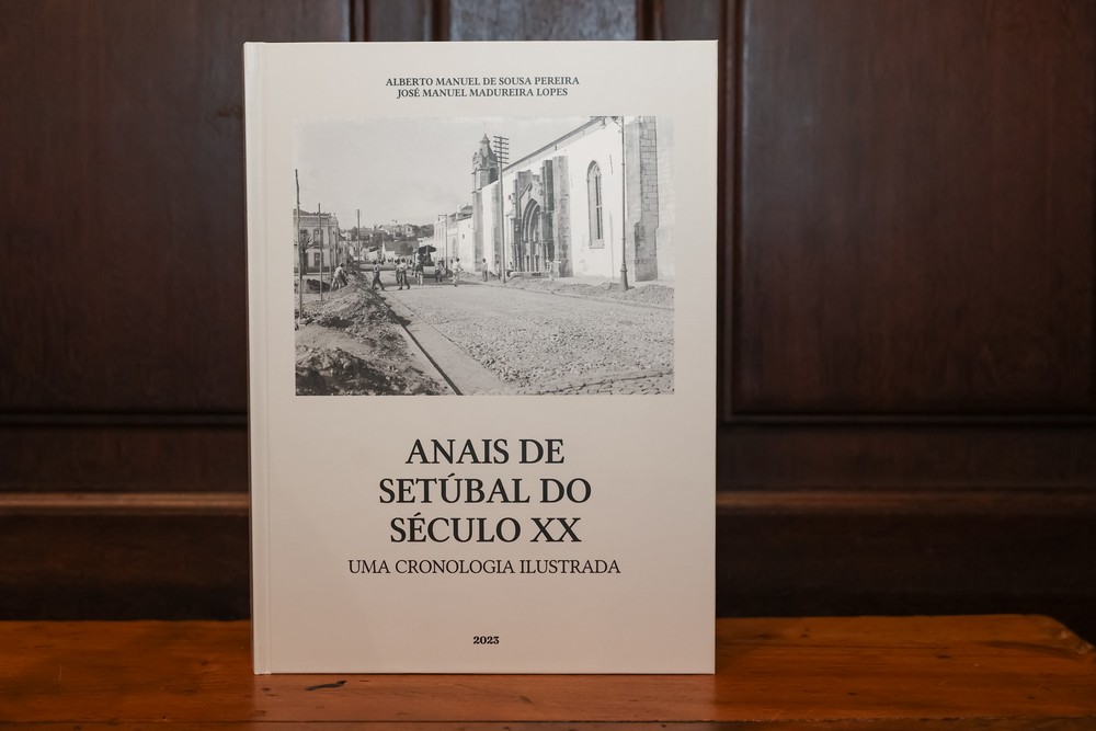 O livro “Anais de Setúbal do Século XX – uma cronologia ilustrada”, de Alberto Sousa Pereira e de José Madureira Lopes, foi apresentado em 4 de março.