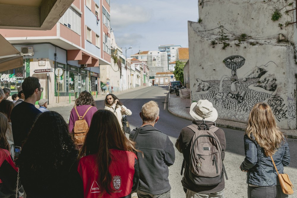 O TAUS – Tour de Arte Urbana de Setúbal celebrou o primeiro aniversário com a pintura de um mural e visitas guiadas às obras feitas por dezenas de pessoas no último ano, que contam histórias a partir das paredes da cidade.