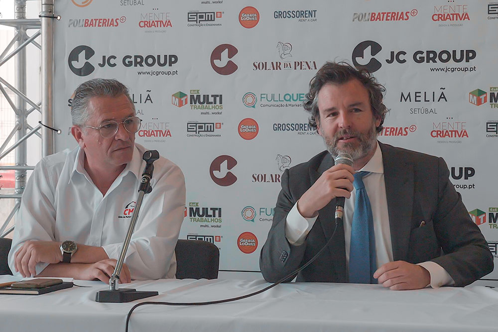 Vereador do desporto, Pedro Pina, e presidente do Clube de Motorismo de Setúbal, Fernando Matias, na apresentação da Rampa Pêquêpê Arrábida 2023, que se disputa em 22 e 23 de abril.