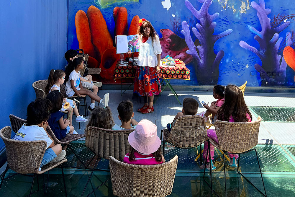 sessão de pinturas faciais e contos infantis para crianças, promovido pela animadora “Zingarela”, no âmbito do 12.º aniversário da Casa da Baía – Centro de Promoção Turística