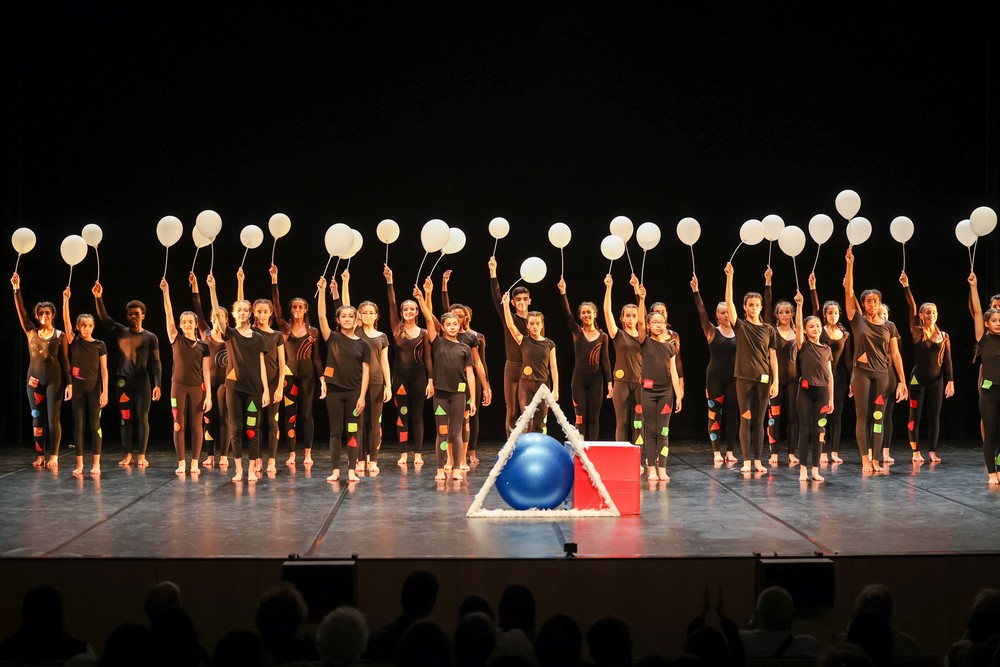 Dia Mundial da Dança - Academia de Dança Contemporânea de Setúbal - "Geometria Encantada")