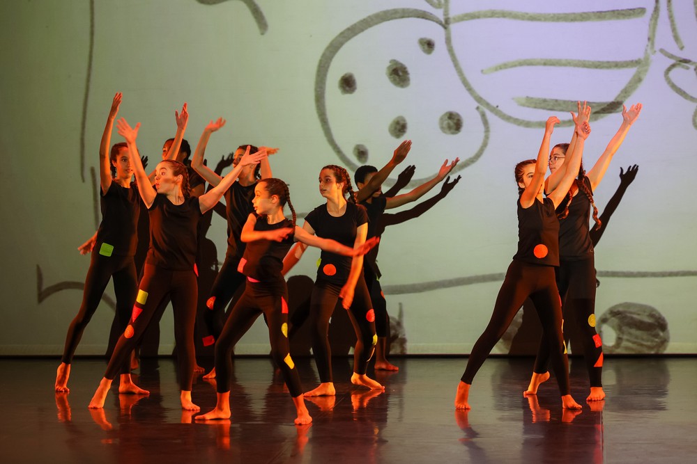 Dia Mundial da Dança - Academia de Dança Contemporânea de Setúbal - "Geometria Encantada")