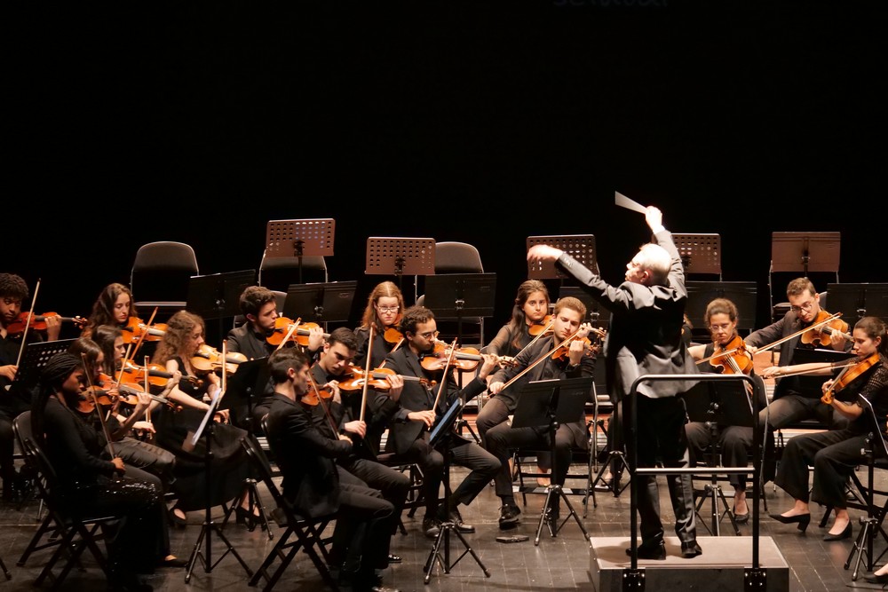 Orquestra Académica Metropolitana em concerto no Luísa Todi