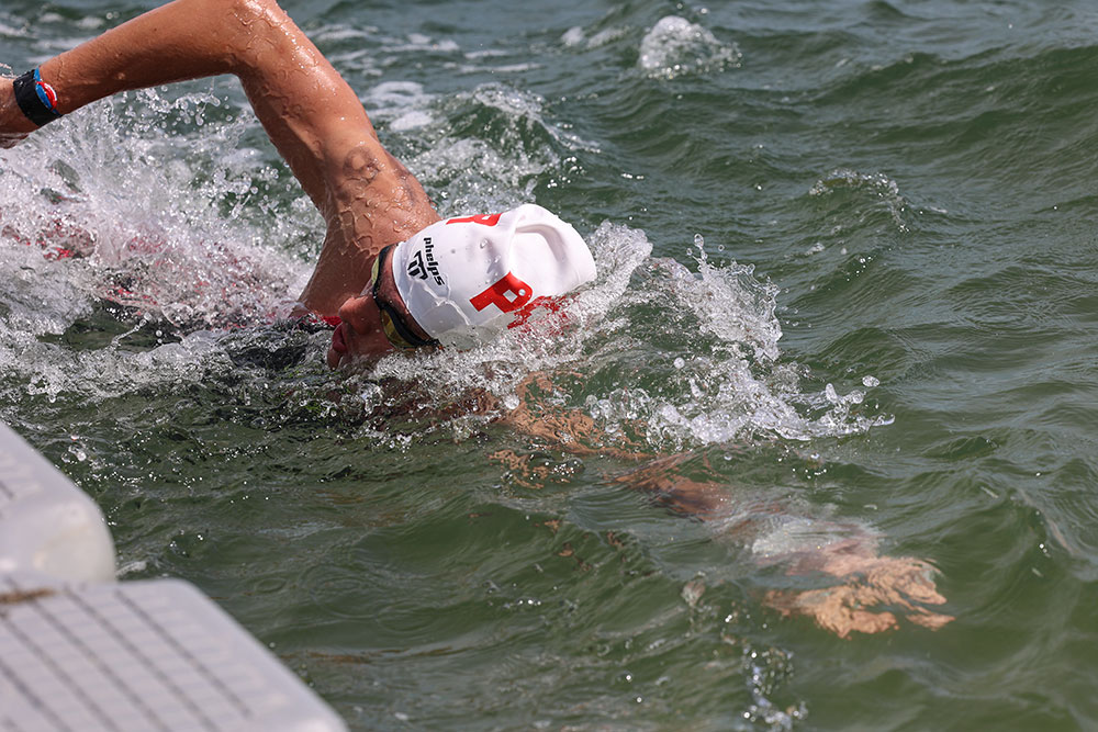 Prova de estafetas da Open Water Swimming World Cup nas águas do Sado