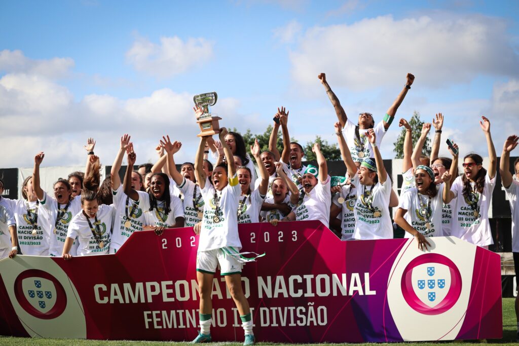 Equipa de futebol feminino do Vitória Futebol Clube campeã invicta da 3.ª Divisão