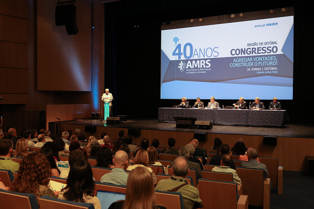 Presidente André Martins discursa no congresso da AMRS